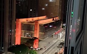 Studio na Paulista com vista para o MASP